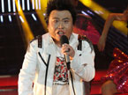 肖剑扮哈林猛打“ROCK”手势 靠吐舌加分